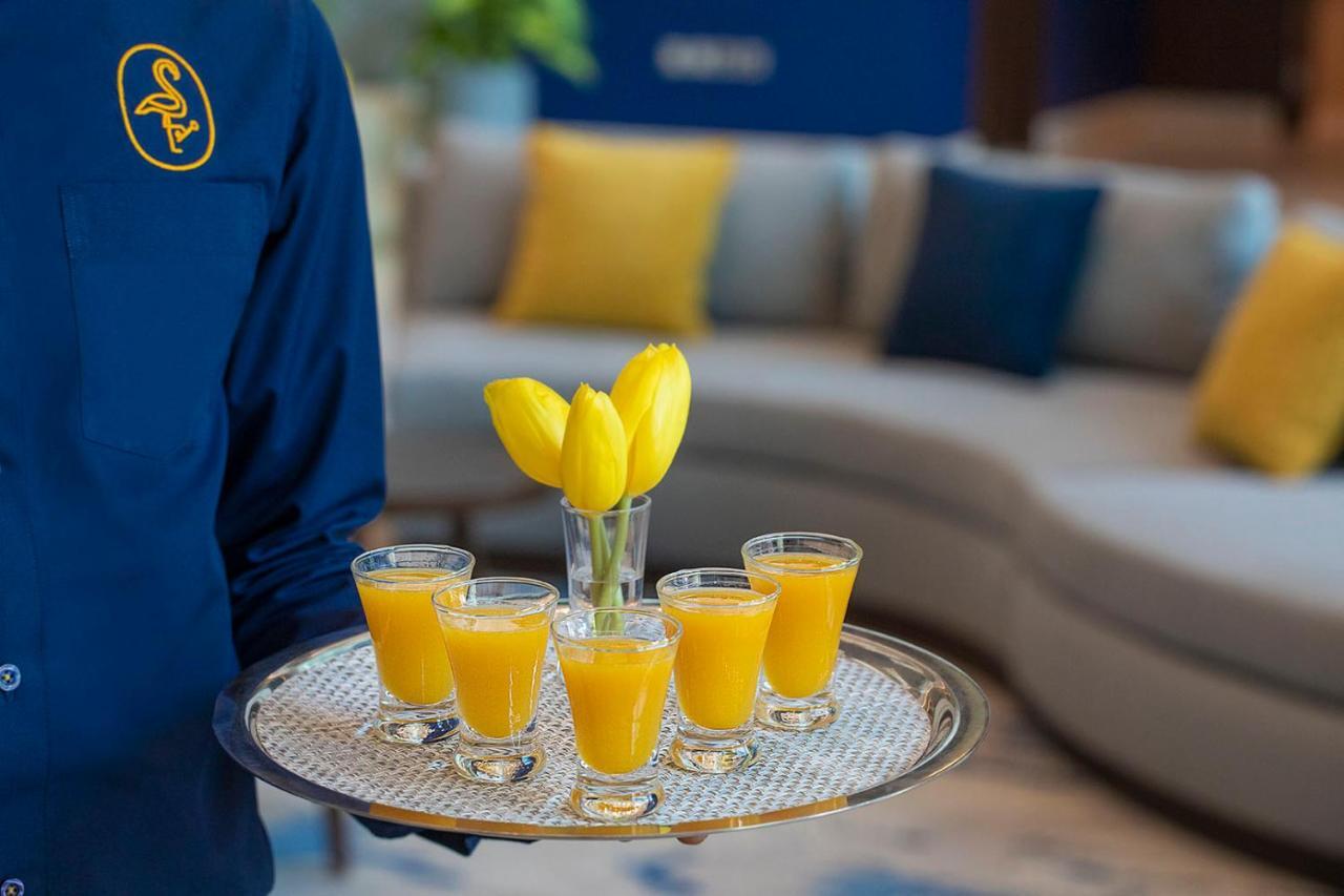 Voco Al Khobar By Ihg Hotel Ngoại thất bức ảnh A tray of orange juice