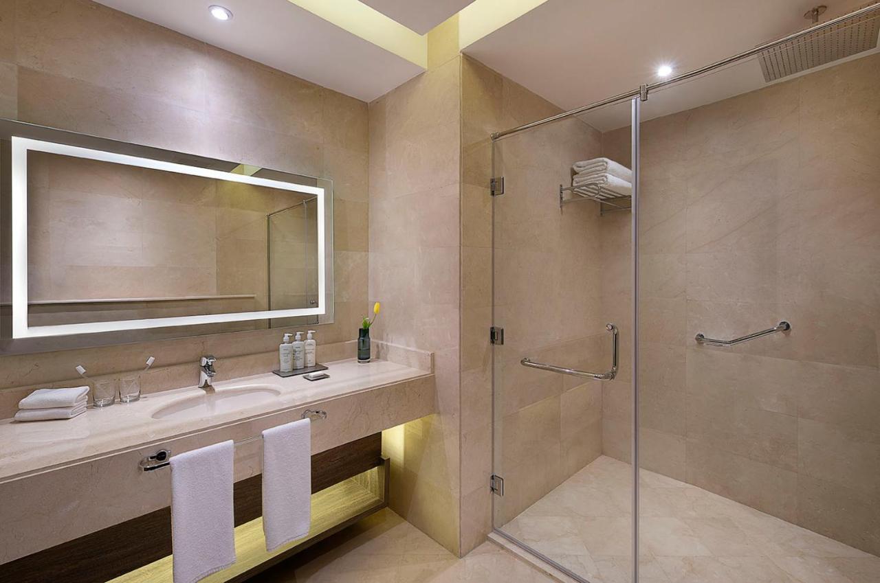 Voco Al Khobar By Ihg Hotel Ngoại thất bức ảnh A bathroom at the hotel