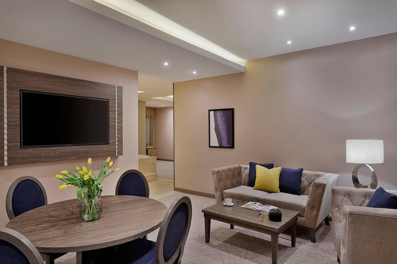Voco Al Khobar By Ihg Hotel Ngoại thất bức ảnh A suite at the hotel