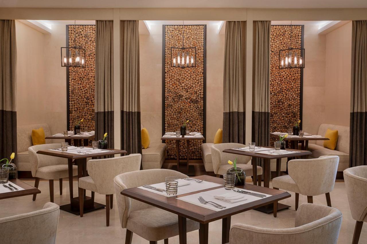 Voco Al Khobar By Ihg Hotel Ngoại thất bức ảnh The restaurant